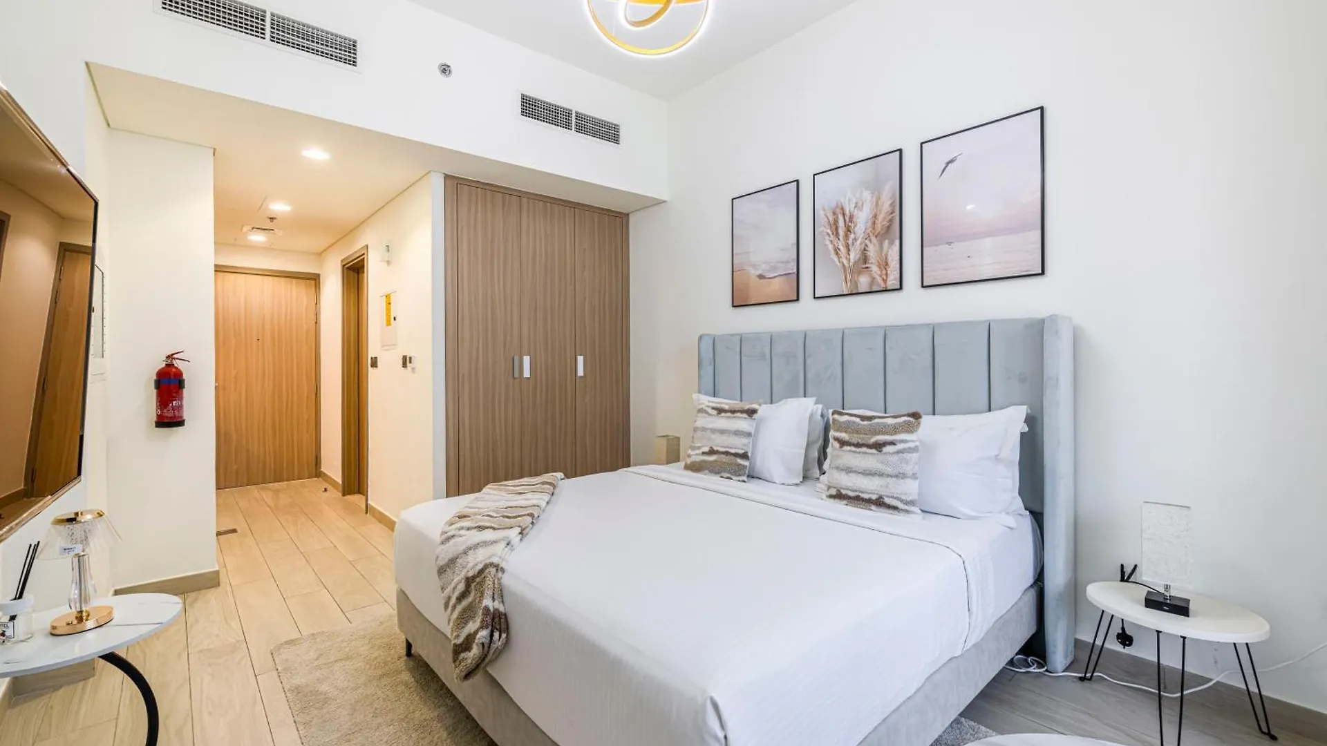 Daniels Poolside Studio In Meydan Dubai 0*,